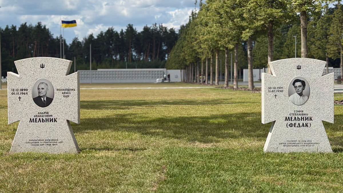 На могилі діячки ОУН Софії Мельник встановили повноцінний памʼятник