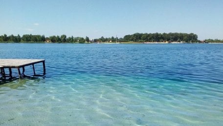 Медики назвали причину масового захворювання відпочивальників на озері Задорожнє