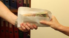 Хмельничанку засудили за хабар лікарям Мукачівського військового госпіталю