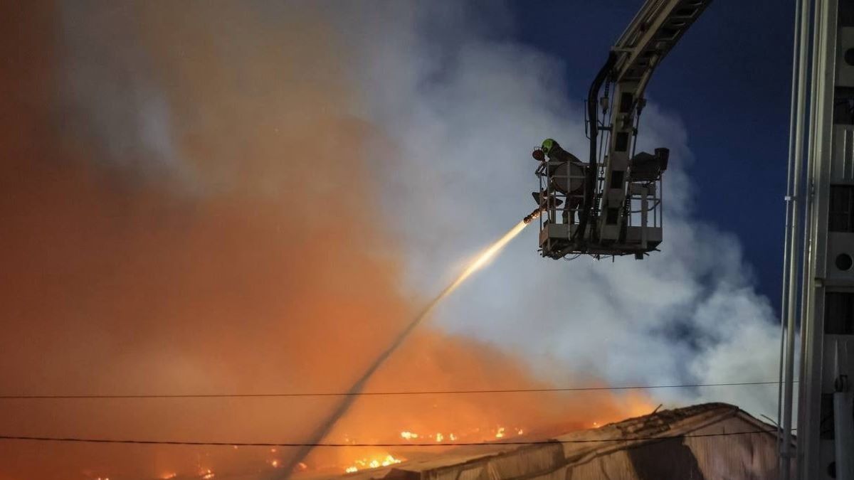 Росія вдарила балістичними ракетами по Києву, спалахнули пожежі