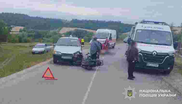 На Львівщині у ДТП з автомобілем ВАЗ загинув 25-річний пасажир мотоцикла