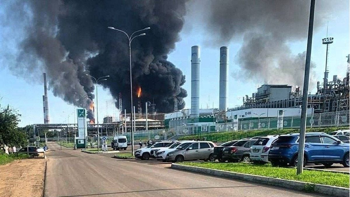 Дрони атакували у Росії НПЗ, танкери та промислові об'єкти