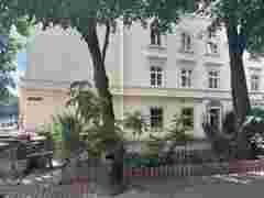 Суд зобов'язав власницю квартири в історичному ареалі Львова замінити пластикові вікна й двері