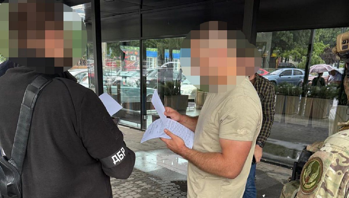 ДБР затримало бійця за підозрою у побитті капелана й офіцера з полку «Скеля»