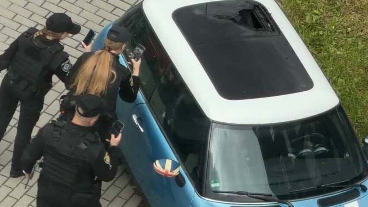 У дворі львівської багатоповерхівки застрелився чоловік