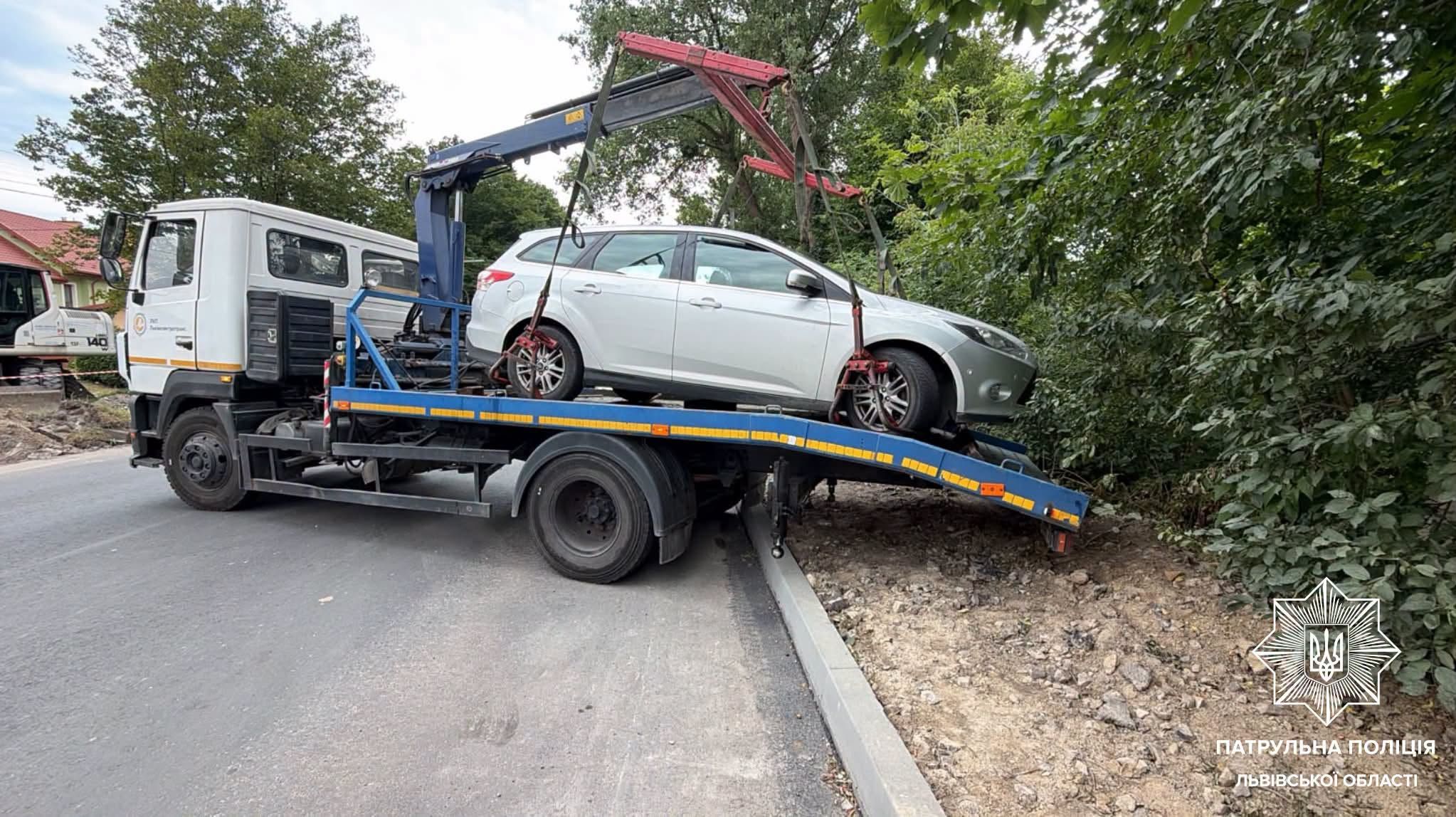 Авто порушника евакуювали на спеціальний майданчик