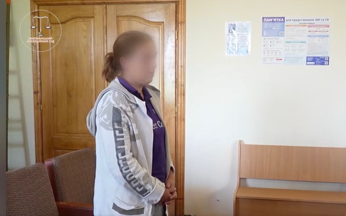 Матір з Хмельниччини увʼязнили на 2,5 роки за доведення сина до критичного виснаження