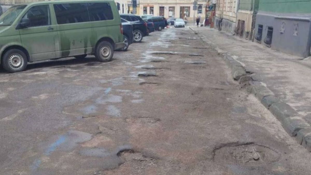 У Львові на три тижні перекриють рух вулицею Сембратовичів у Залізничному районі