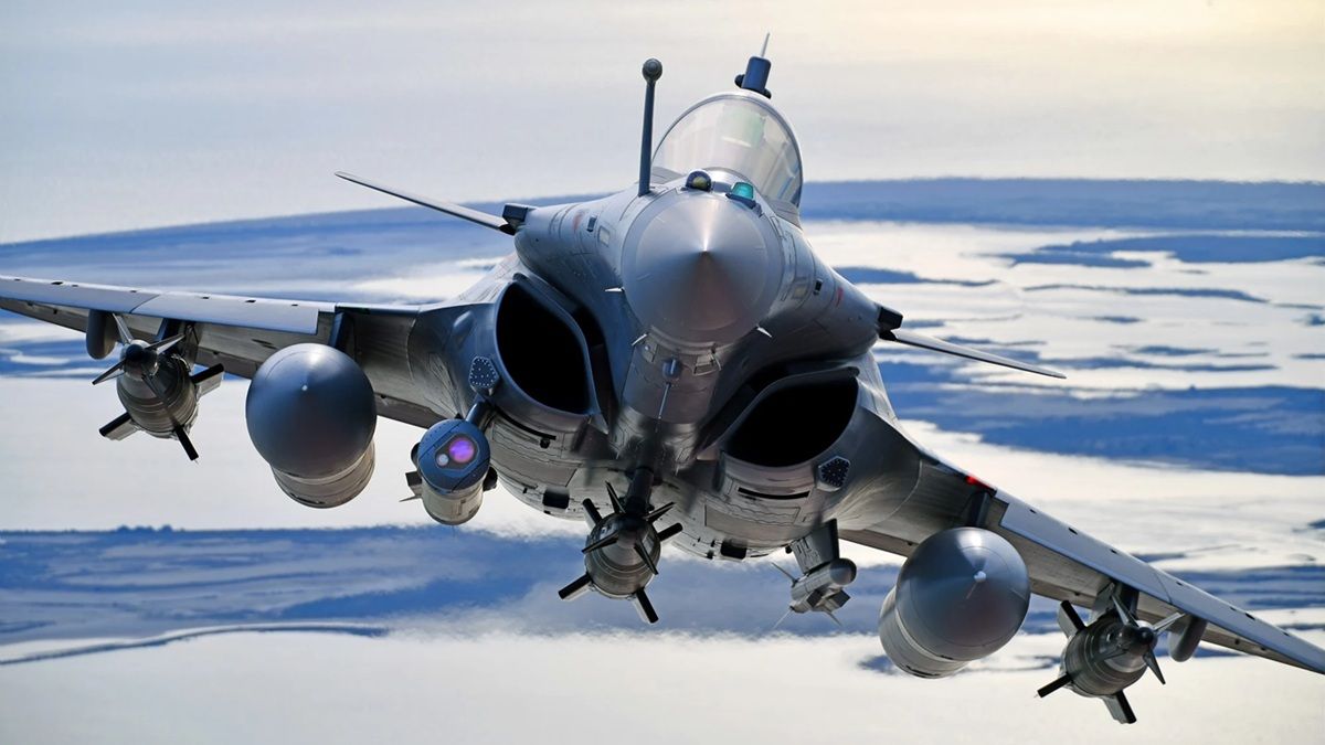 Макрон повідомив, коли Україна отримає перші винищувачі Rafale 