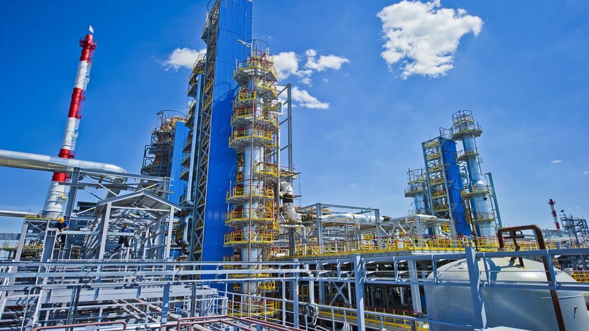 Під атакою БпЛА опинився один із найбільших нафтових комплексів Росії