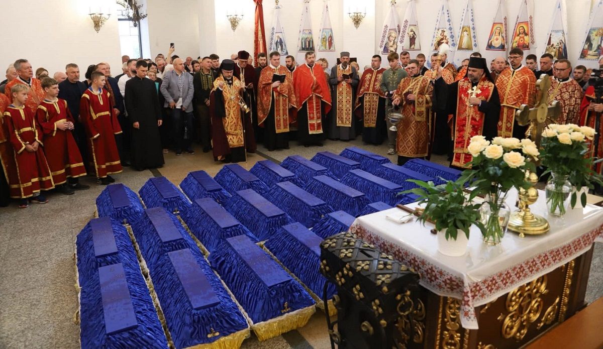 У Дрогобичі поховали останки жертв НКВС, знайдених на території колишньої тюрми