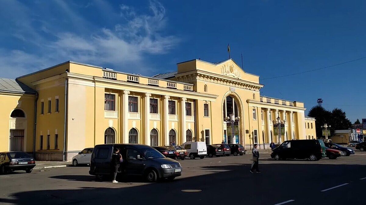 «Укрзалізниця» скасувала зупинку низки пасажирських потягів в Стрию на Львівщині
