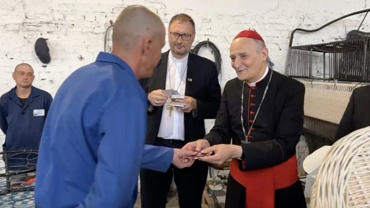 Кардинал Дзуппі побажав російським полоненим на Львівщині якнайшвидше повернутися додому