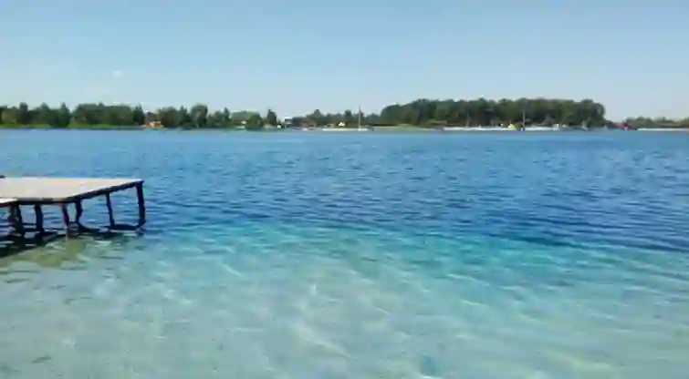 На Львівщині продовжили заборону купання на озері Задорожнє 