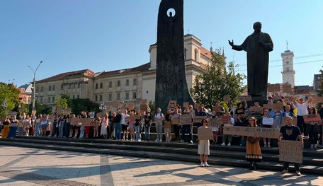 Кілька сотень львів'ян вийшли на акцію у підтримку міністра оборони Михайла Федорова