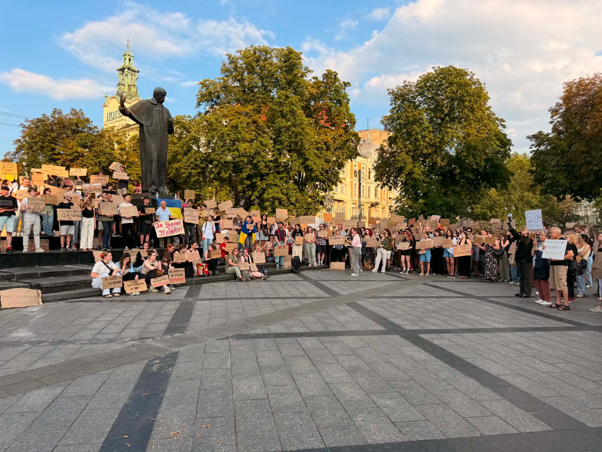У центрі Львова проходить акція проти відставки Михайла Федорова / Фото ZAXID.NET