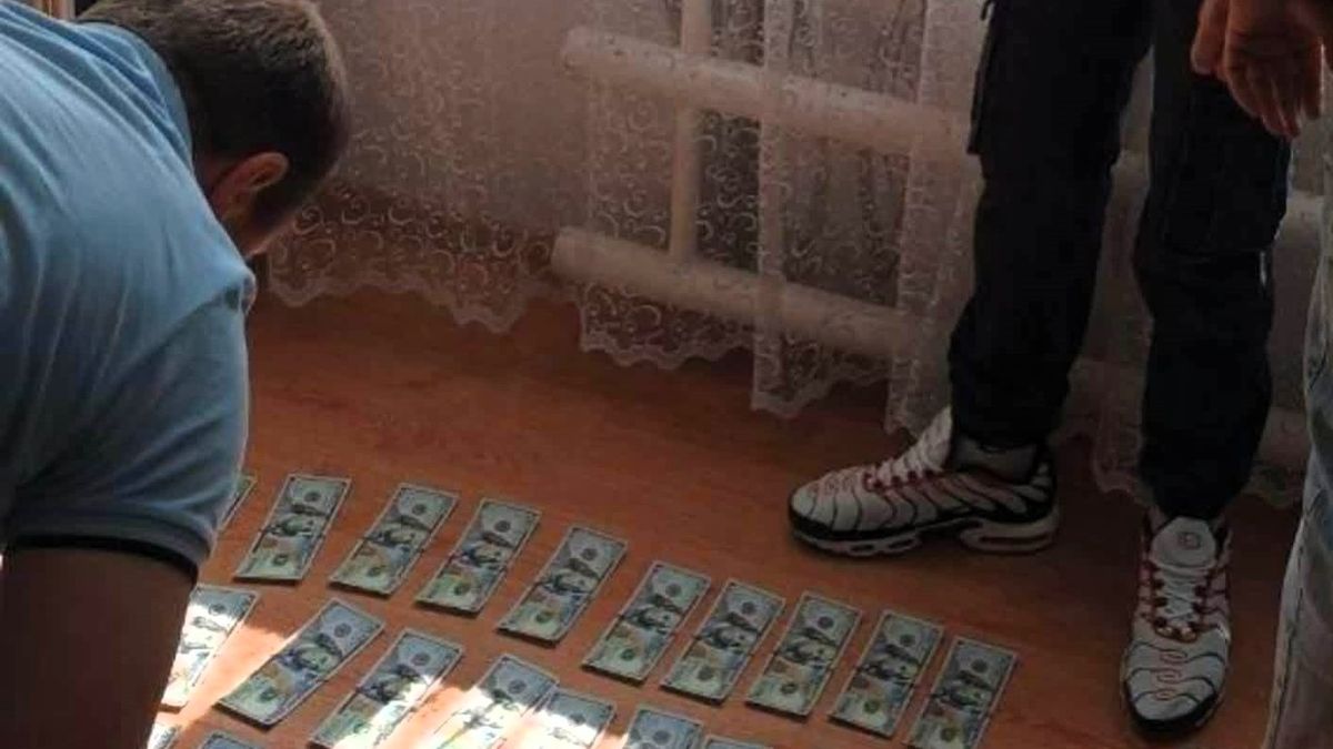 Прикарпатець викрав у своєї колишньої вчительки 1,3 млн грн