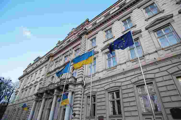 Не лише дитячий санаторій на вул. Коновальця. Що ще продала Львівська облрада