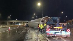 Український перевізник габаритних вантажів за один день заблокував дві автостради у Польщі
