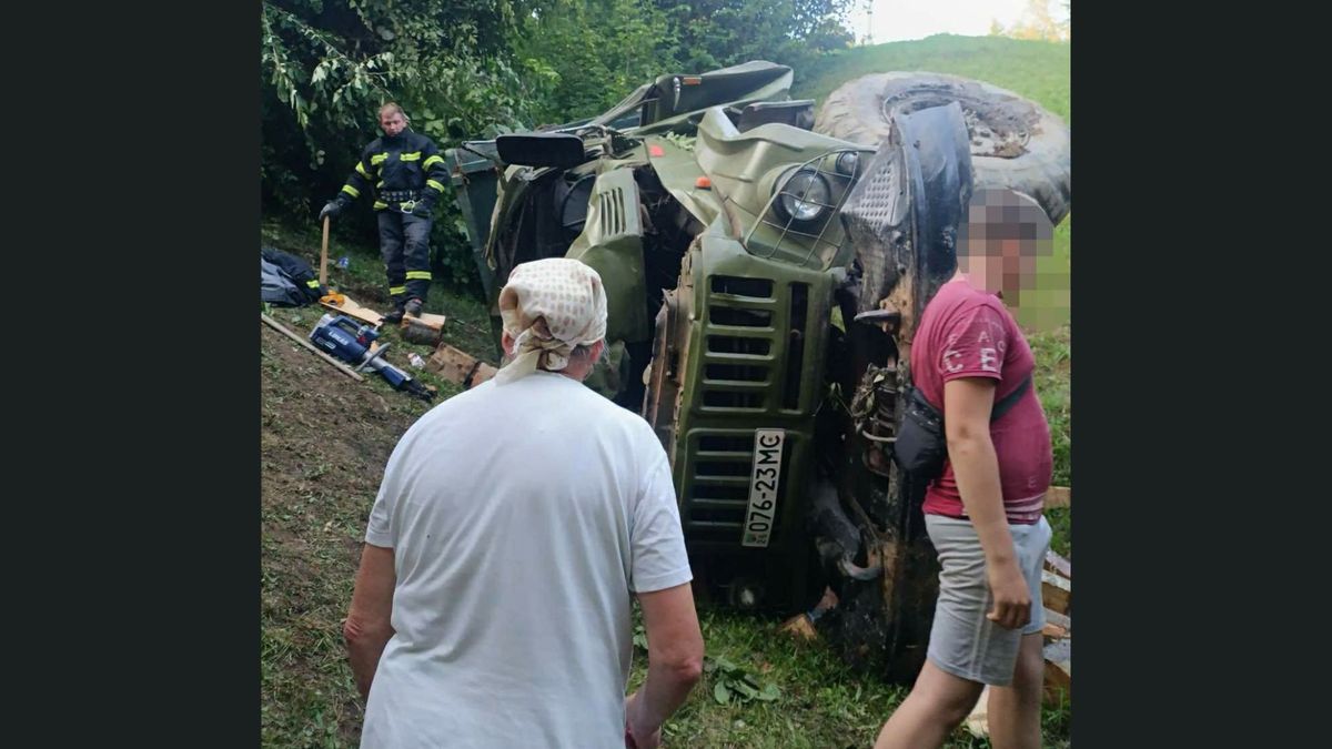 У високогірʼї Карпат перекинулася вантажівка, є загиблий