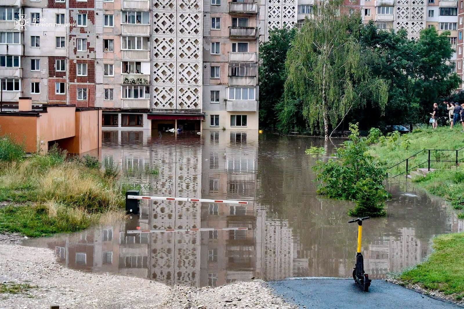 На фото наслідки негоди у Тернополі 19 липня