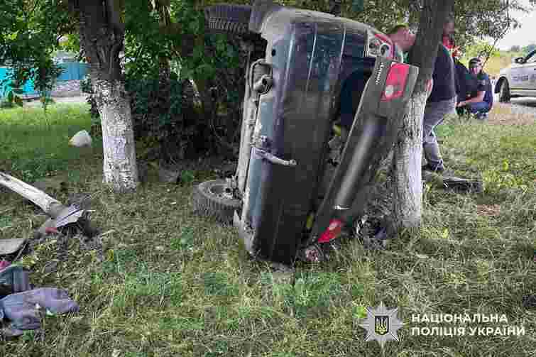 Водій автомобіля Chery загинув після зіткнення з деревом на Хмельниччині