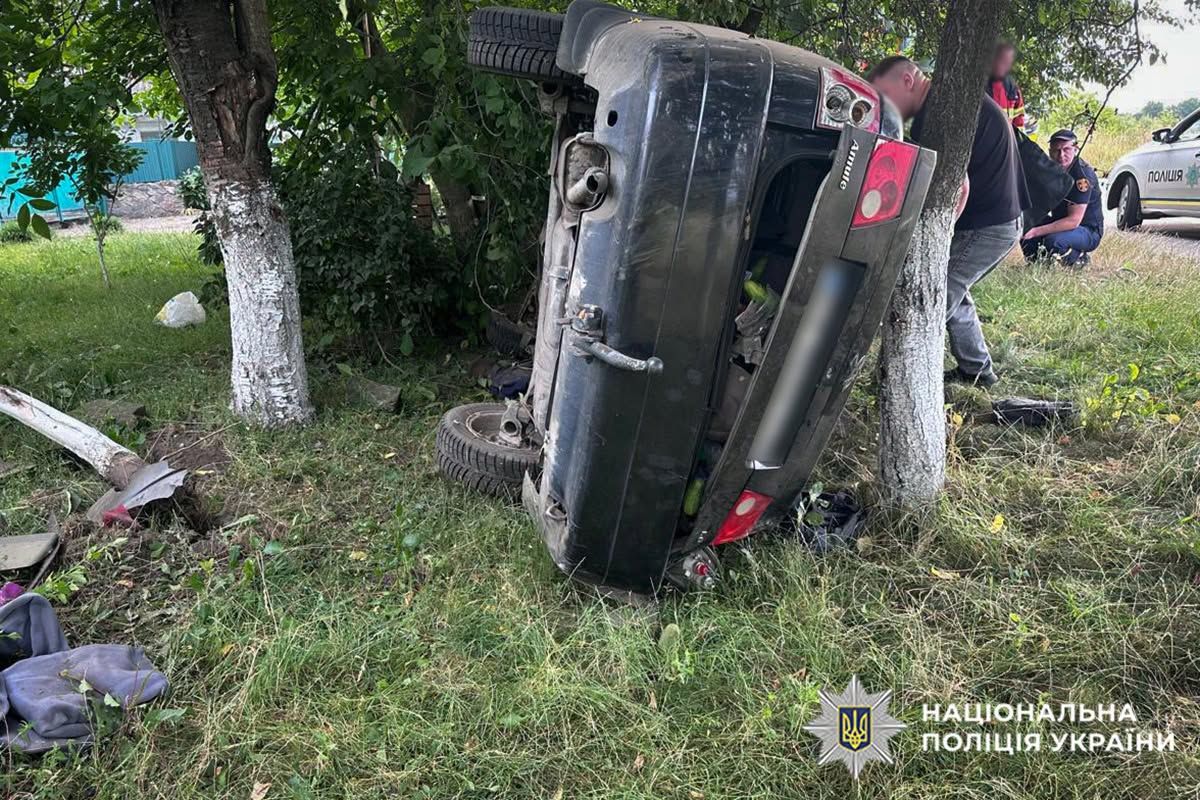 Водій автомобіля Chery загинув після зіткнення з деревом на Хмельниччині