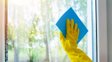 Жодних розводів на склі: чим варто мити вікна для ідеального блиску