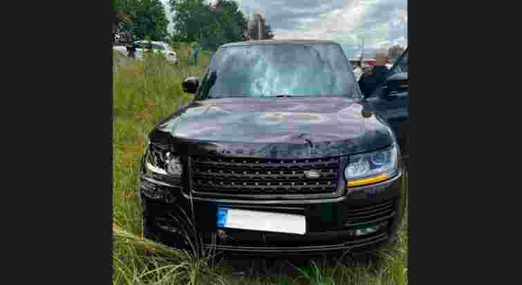 Розшукуваний ТЦК підприємець на Range Rover під час втечі збив поліцейського біля Стрия