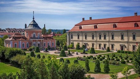 Фортифікації, королівська резиденція і китайський палац: що оглянути у Золочівському замку
