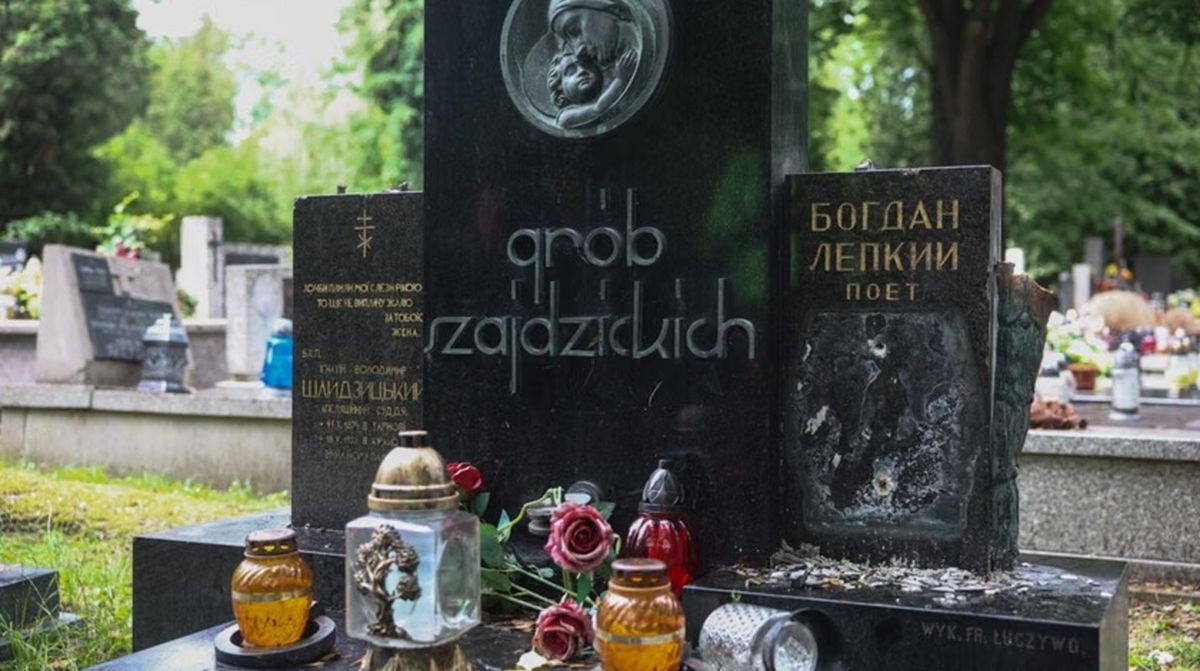 Поліція Кракова заарештувала вандала, який пошкодив могилу Богдана Лепкого