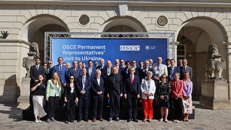 До Львова приїхали 24 посли держав-учасниць ОБСЄ. Фото дня