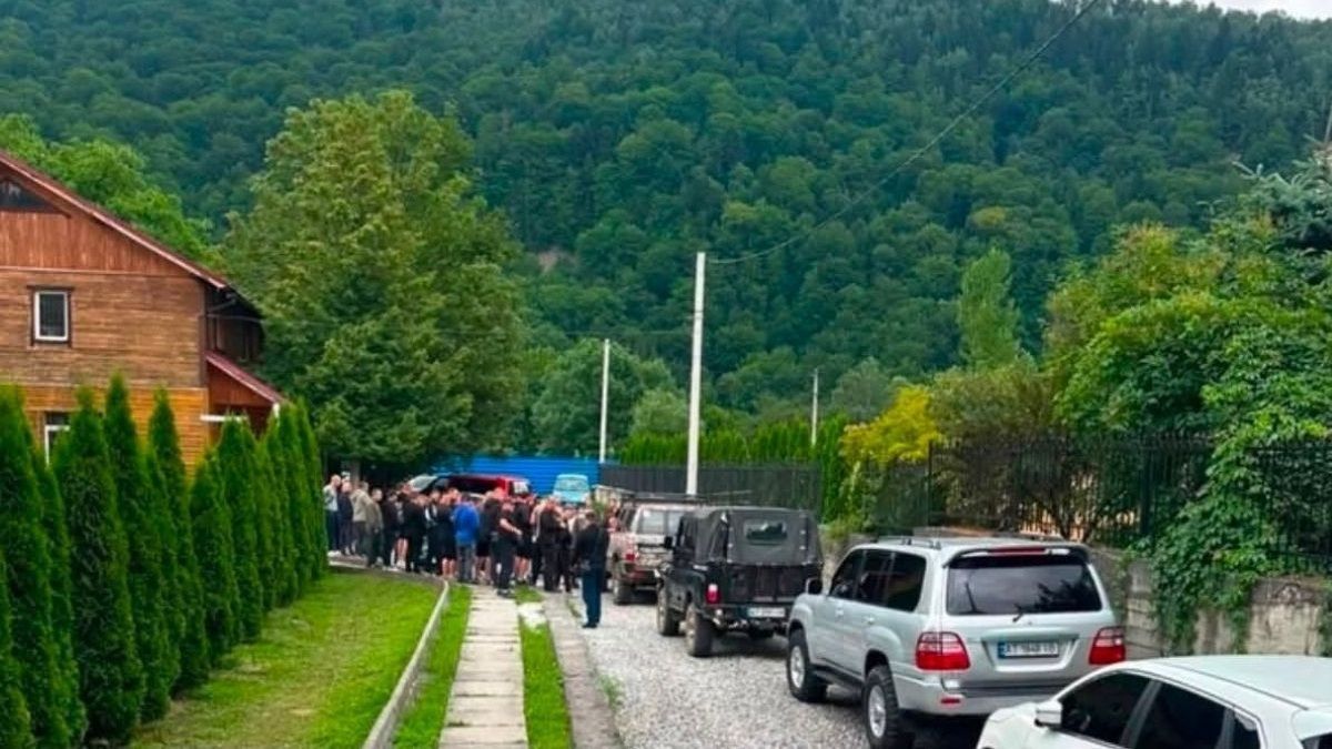 У Яремчі організатори джип-турів намагалися заблокувати пункт екоінспекції
