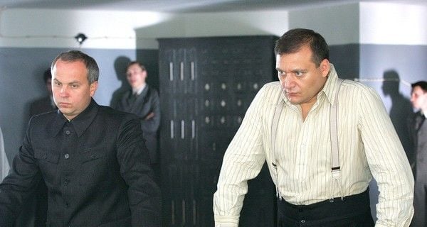 Нестор Шуфрич на Михайло Добкін у фільмі «Дау»