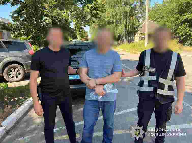 На Львівщині викрили торговця зброєю, який надсилав її поштою