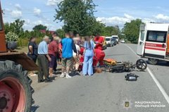 На Буковині в ДТП з трактором загинув 16-річний мотоцикліст