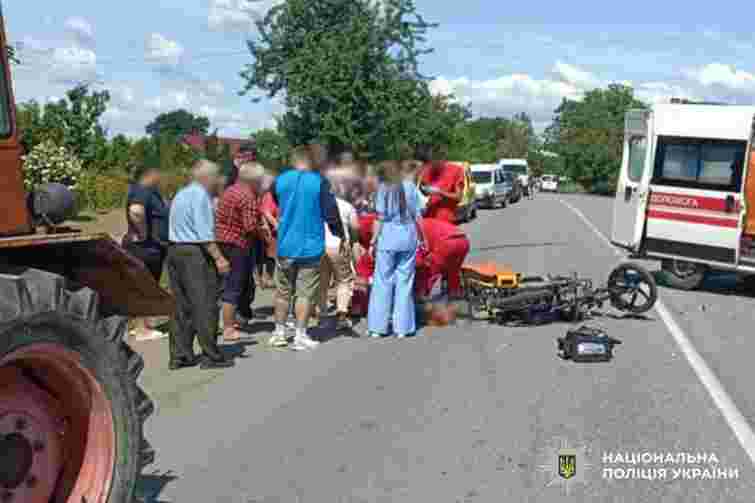 На Буковині в ДТП з трактором загинув 16-річний мотоцикліст