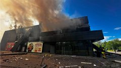 Росіяни вдарили дроном по супермаркету АТБ в Чернігові, є загиблі та поранені