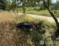 На Львівщині 22-річний мотоцикліст врізався в дерево та загинув