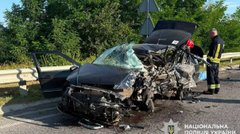 Водійка кросовера спричинила ДТП, у якій загинуло подружжя пенсіонерів на Хмельниччині