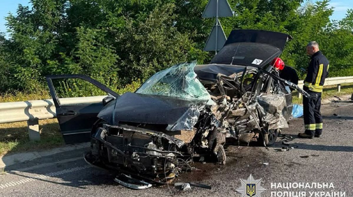 Водійка кросовера спричинила ДТП, у якій загинуло подружжя пенсіонерів на Хмельниччині