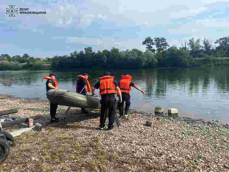 Рятувальники дістали з Дністра тіло зниклого три дні тому прикарпатця