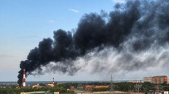 Під Москвою після атаки спалахнули завод і склад товарів для популярних російських магазинів
