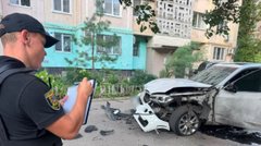 В Одесі у дворі житлового будинку вибухнув автомобіль