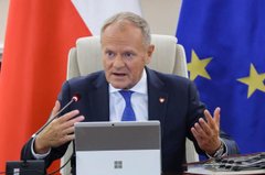 Туск дорікнув Навроцькому патронатом над бандитами, які б’ють українців