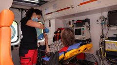 Франківчанка з деменцією 10 днів жила в квартирі з померлим чоловіком 