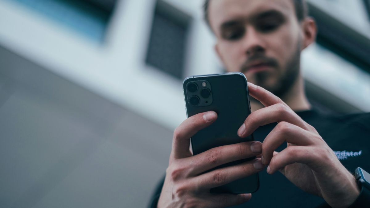 Ніколи не кладіть смартфон у холодильник: як правильно і безпечно його охолодити