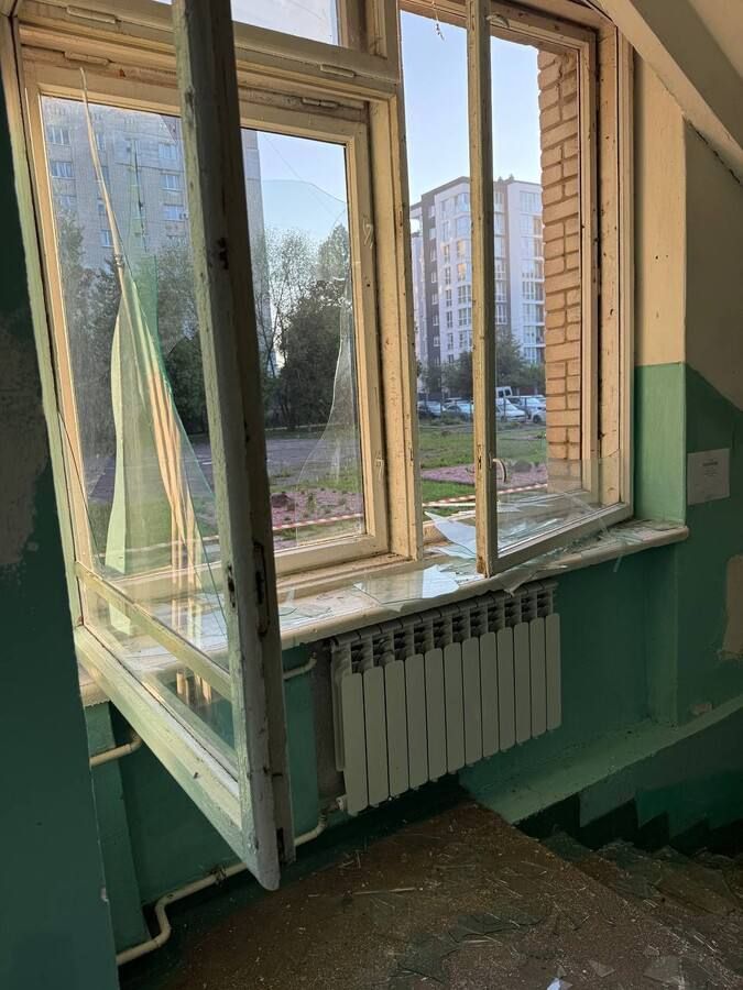 Внаслідок атаки по Львову пошкоджено в ліцеї та садочку вибито вікна / Фото ЛМР 