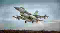 Під час відбиття російської атаки розбився винищувач F-16 