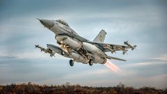 Під час відбиття російської атаки розбився винищувач F-16 